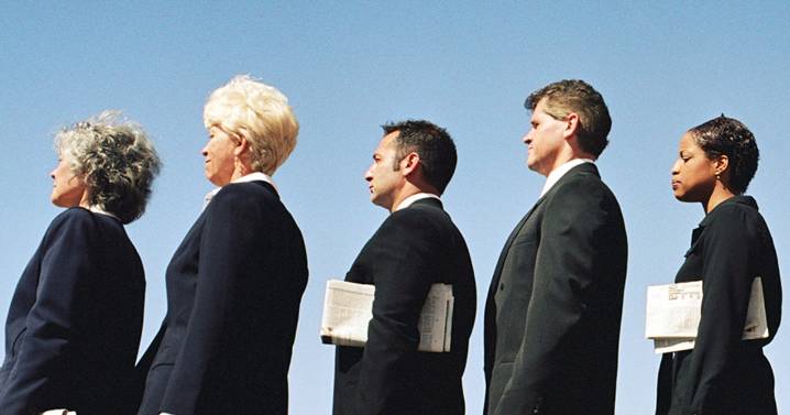 Poll: Most worry about AI's impact, but not about their jobs