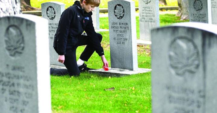 Students honour veterans with ‘No Stone Left Alone’