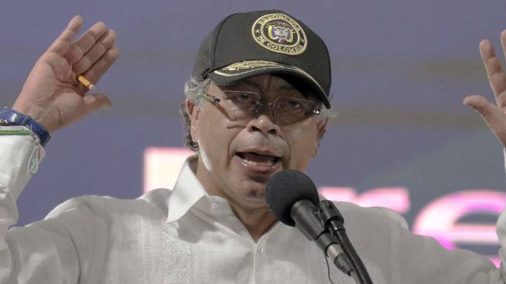 Petro pide a la UE sanciones a aerolíneas por suspender vuelos a Venezuela