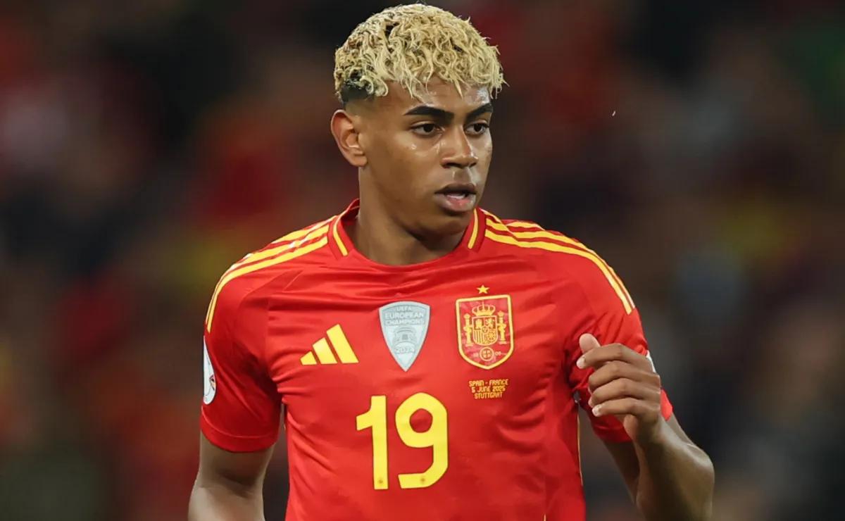 Why is Lamine Yamal not playing today for Spain vs Turkey in UEFA 2026 World Cup Qualifiers finale?