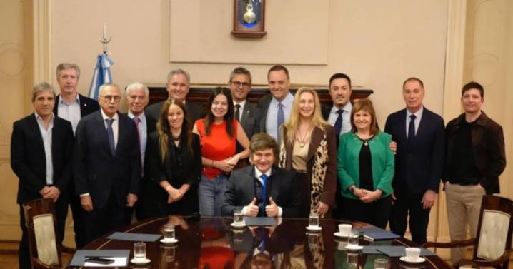 Separan Turismo y Deportes y lo reparten entre Adorni y Santilli