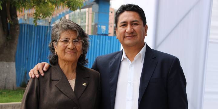 Madre de Vladimir Cerrón afirma que su hijo “está en el Perú” y denuncia persecución política