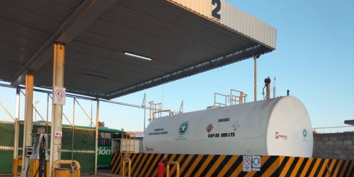 Aseguran centro clandestino de huachicol con más de 160 mil litros de hidrocarburo en Hidalgo