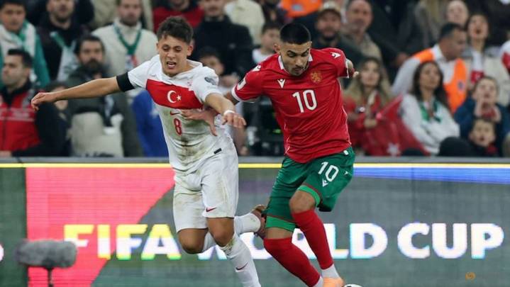 Turkey beat Bulgaria 2–0 to secure playoff place