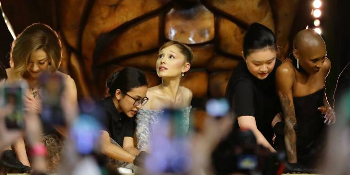 Man Banned From Singapore After Grabbing Ariana Grande During ‘Wicked: For Good’ Premiere | Ariana Grande, Cynthia Erivo, Johnson Wen, Wicked: For Good | Celebrity News and Gossip | Entertainment, Pho