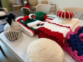 Las Vegas seniors knit hats, blankets for those in need