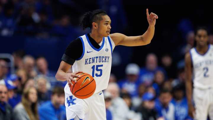 UK basketball gets Jaland Lowe back, routs Valparaiso before U of L clash