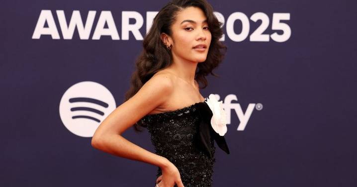 Olivia Dean’s Strapless Richard Quinn Gown Is a Showstopper