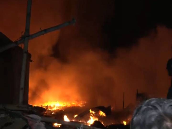 Delhi: One child injured in massive fire in slum area