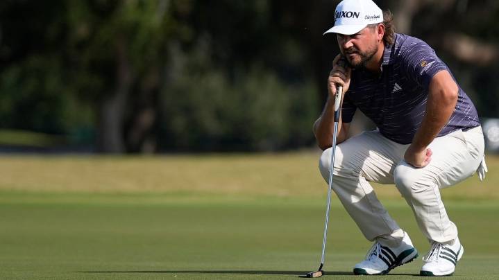 Andrew Novak takes the lead at Sea Island as others try to stay in the game to keep cards