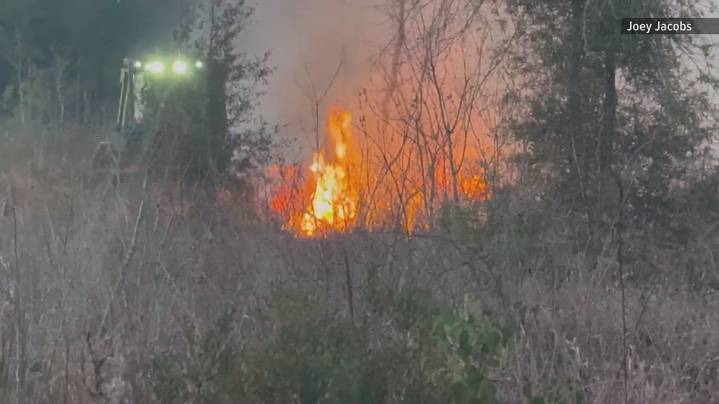 Fire crews contain 56-acre blaze in Jasper County