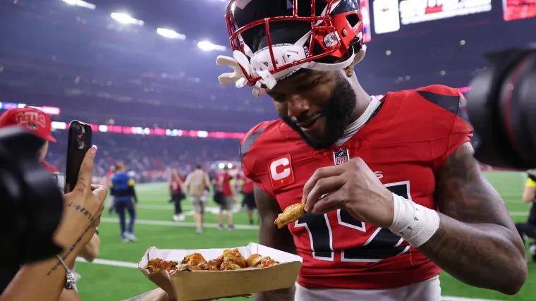 Texans and Davis Mills upset Buffalo, advance to 6