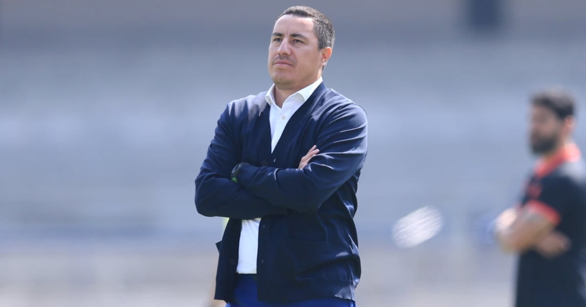 Efraín Juárez reta a la afición de Pumas; el gesto del entrenador que demuestra una ‘relación rota’ (VIDEO)