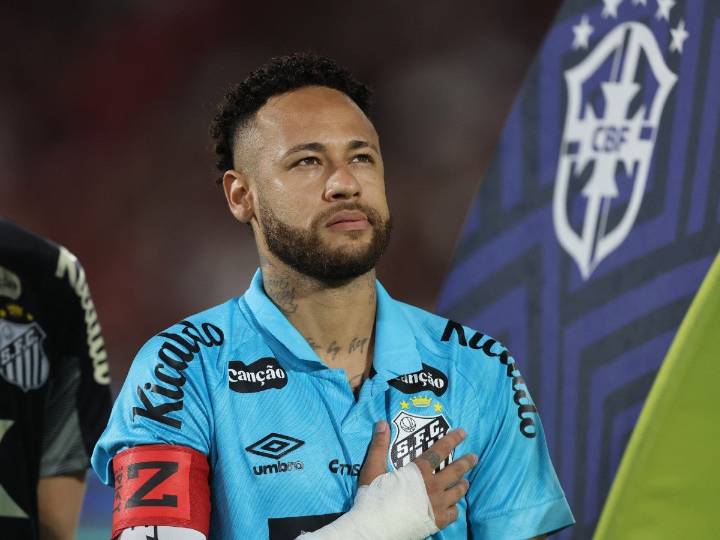 Neymar compra los derechos del nombre Pelé en un histórico acuerdo comercial