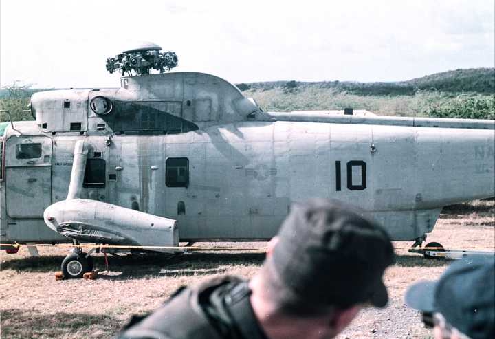 El ruido de los aviones del ejército estadounidense retumba en Vieques