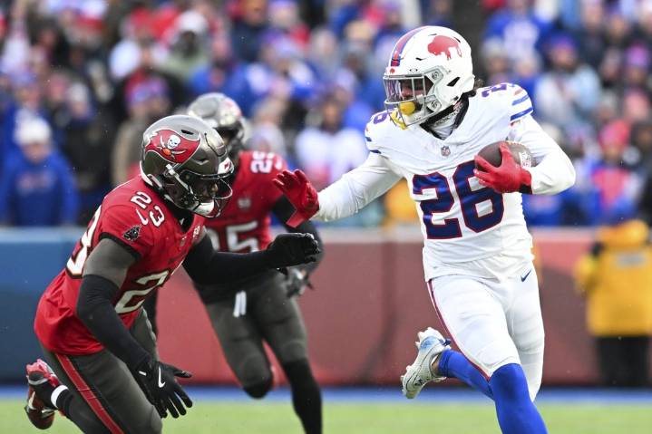 Deadspin | Josh Allen passes and rushes for 6 TD's as Bills outslug Bucs