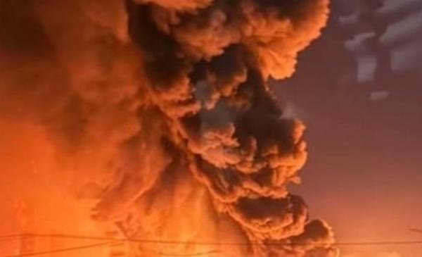 Explosión en una fábrica de Ezeiza provocó un impactante incendio