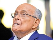 Elección del 2020: Donald Trump indulta a Giuliani y a una decena de aliados