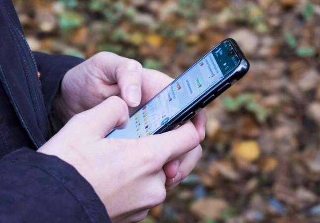 La estafa de WhatsApp Gold vuelve a circular: qué es y cómo evitar caer en ella