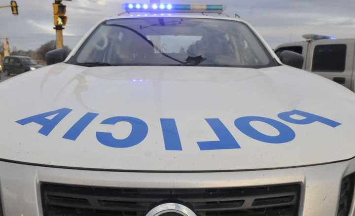 Apedrearon a policías y patrullero: no hubo lesionados