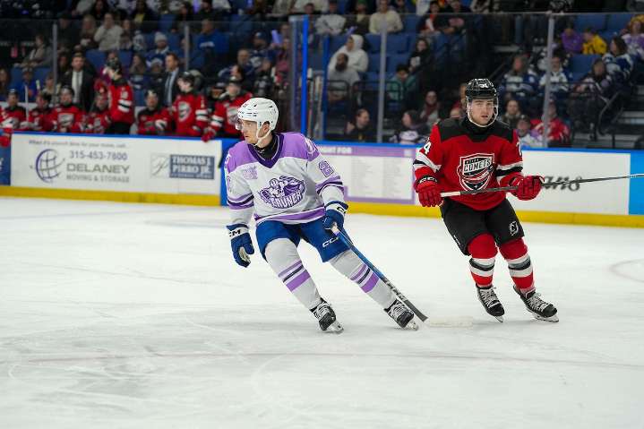 Syracuse Crunch top Utica Comets, 5