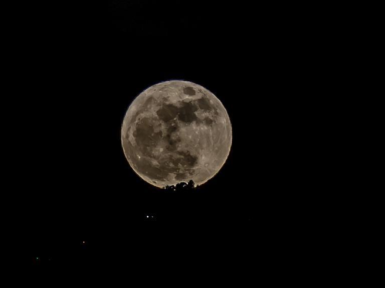 Así puede ver la superluna más grande y luminosa de este 2025 desde Colombia