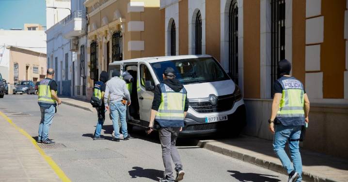 Desarticulan una red dedicada al tráfico de drogas y armas en Almería, Granada y Huelva