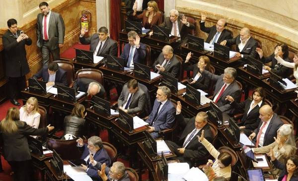 Contrarreloj, UP busca una última sesión con mayoría en el Senado