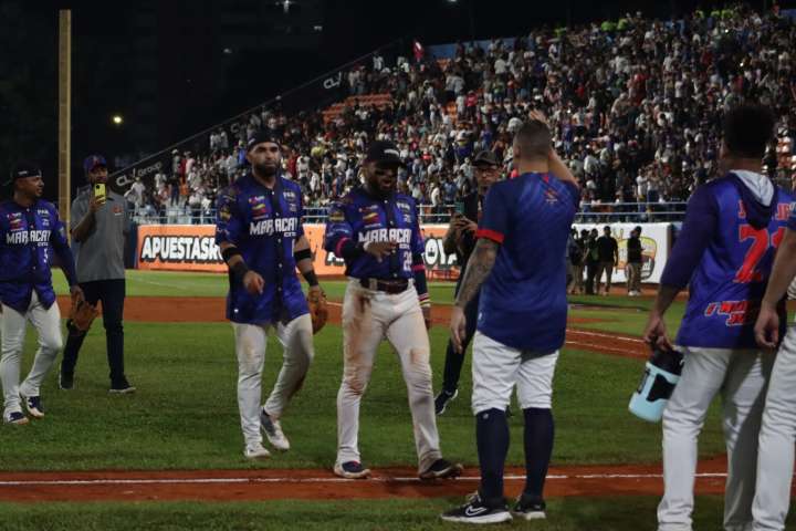 Tigres blanquea a Magallanes y consolida su liderato