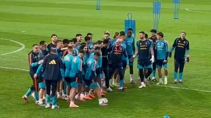 España se entrena en Sevilla con la visita de Jesús Navas