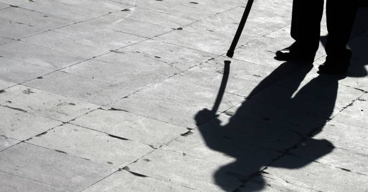 “No se nos puede victimizar dos veces”: El caso que llegó al TC y destapó la exclusión de la PGU para 41 víctimas de la dictadura