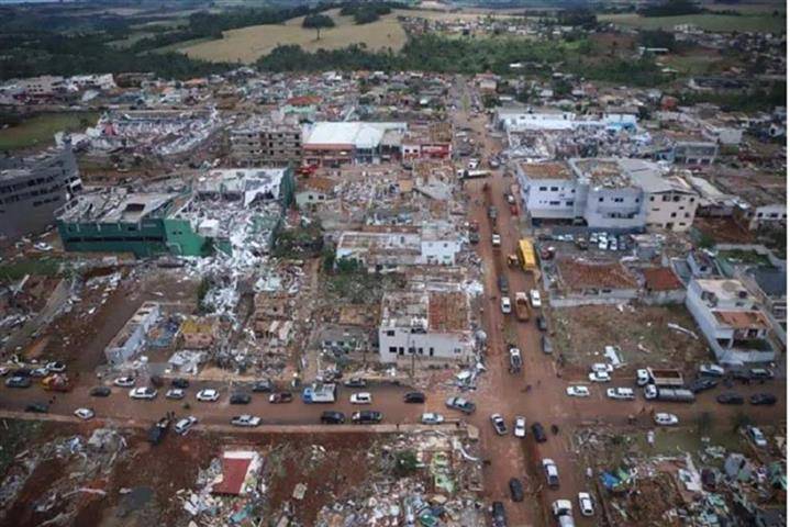 Confirman séptima muerte tras tornados en Brasil