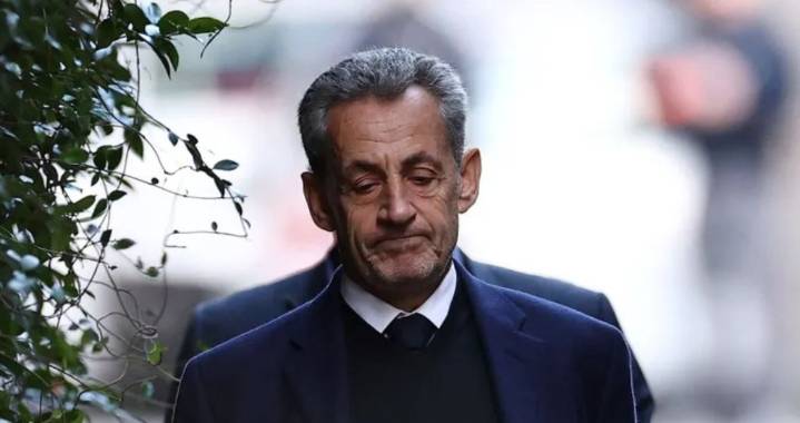 Expresidente francés Sarkozy en libertad condicional