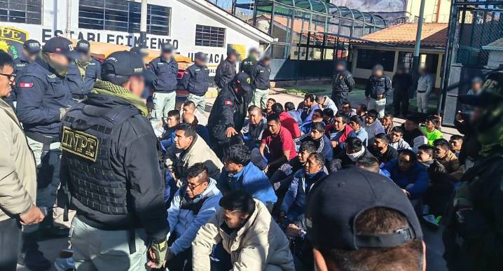 Puno: Trasladan a 145 internos del penal de Juliaca como parte del plan de reordenamiento en cárceles