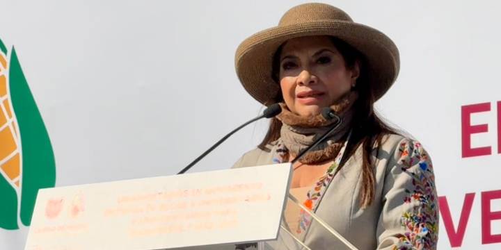 Brugada entrega becas a estudiantes de CDMX: quiénes pueden aplicar a este apoyo de mil 500 pesos bimestrales