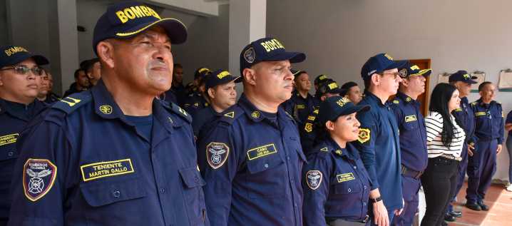 Cuerpo de Bomberos de Barranquilla, homenajeado por su “entrega, disciplina y amor”