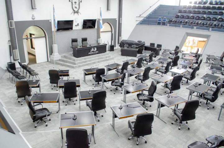 La Legislatura aprobó el pase a planta permanente a unos 300 contratados