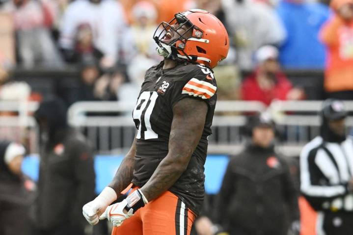 Browns DE Alex Wright reaches 3-year, $33M extension