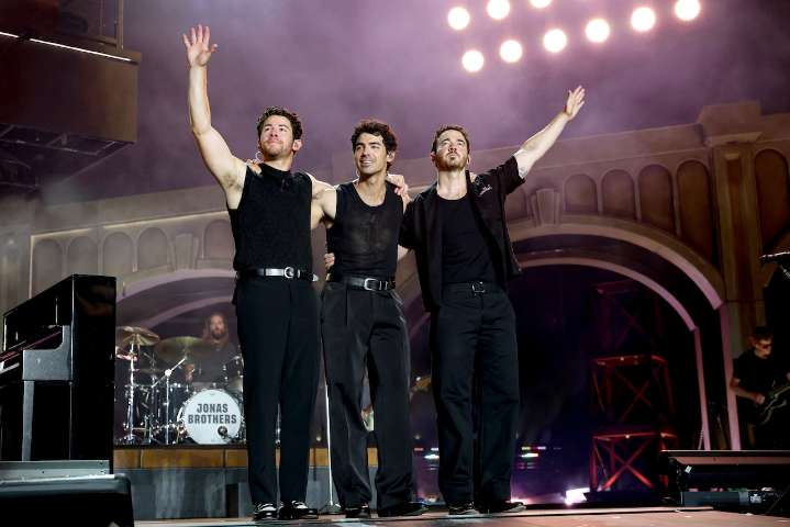 Jonas Brothers rated Buffalo’s ‘best wings’ a 10/10 before final Upstate NY show