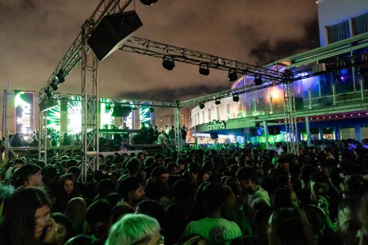 Una invasión de jóvenes para el fin de semana largo, Mar del Plata en lo más alto en las búsquedas y las deudas con tarjetas