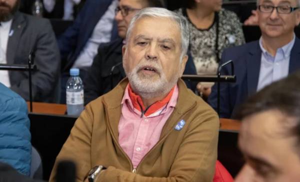 Ordenan la detención de Julio De Vido luego de que confirmaran su condena por la tragedia de Once