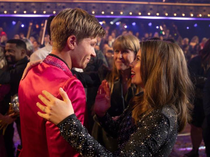 Robert Irwin Praises ‘Strong & Powerful Mothers’ in ‘Dancing With the Stars’ Finale