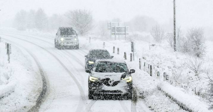 UK weather LIVE: Met Office reveals 42 places still at risk from snow and ice
