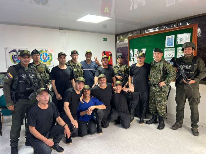 ¡Bienvenidos a la libertad! Rescatan a nueve personas secuestradas en el occidente del Huila