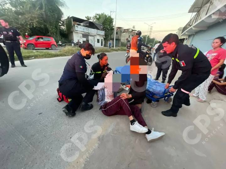 Dos jóvenes lesionados tras atropello frente Secundaria Técnica 78