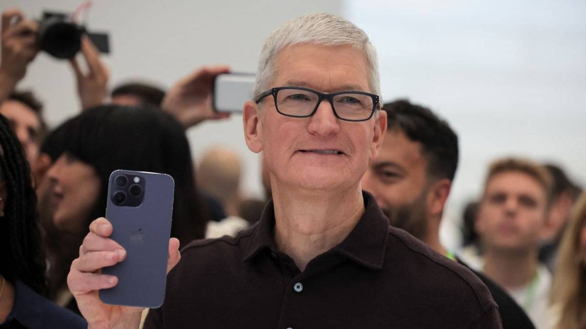 Apple Intensifies Search for CEO Cook's Successor Amid Business Surge Tech News