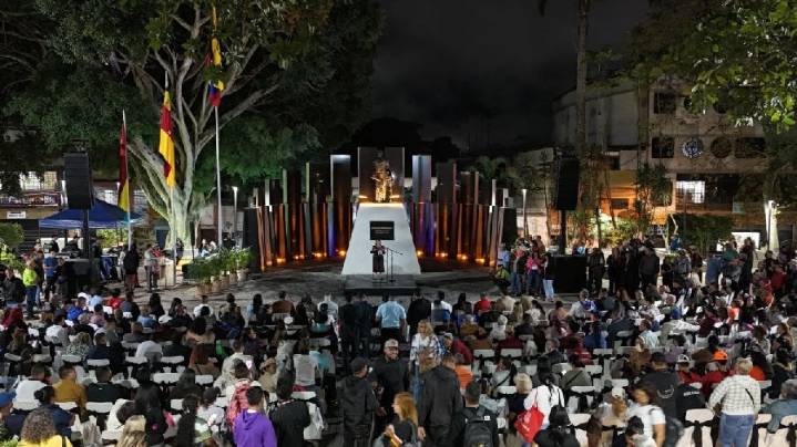 Alcalde Fraija entregó la renovada Plaza Miranda de Los Teques con Internet gratis y asistencia con IA