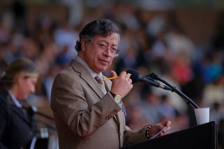 Un bombardeo de las fuerzas militares pone en apuros a Petro por la muerte de varios menores de edad