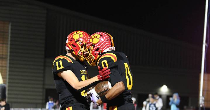 Batavia forces five turnovers, opens Class 7A playoffs with shutout over Hoffman Estates