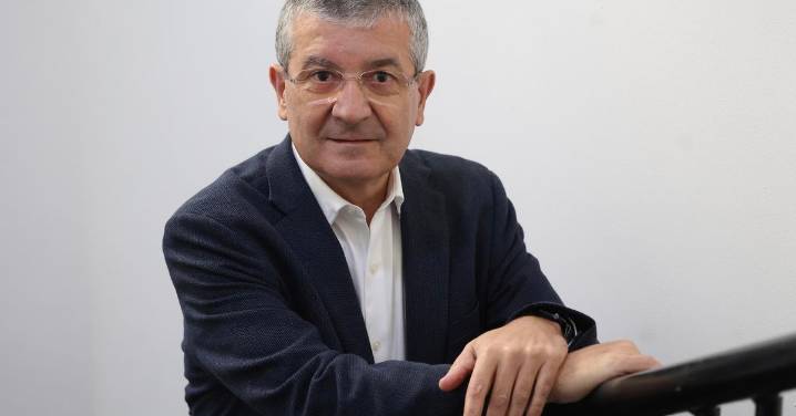 Rafael López, oncólogo e investigador: "La palabra cáncer ya no es tabú en la sociedad, pero sigue asustando"